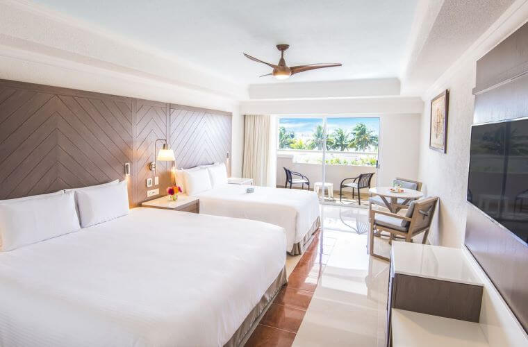 a room at Wyndham Alltra Cancun 