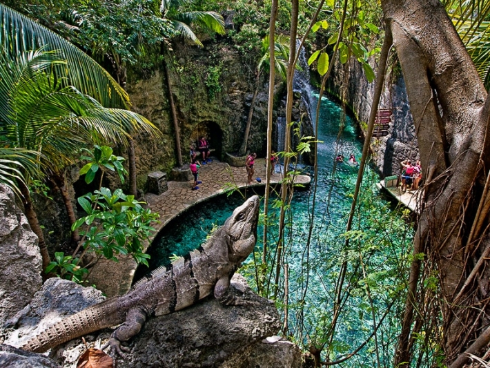 Xcaret Park Riviera Maya cenote