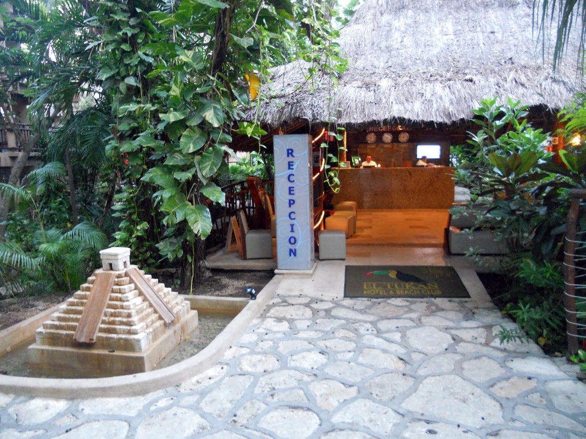 Hotel Tukan & Beach Club lobby