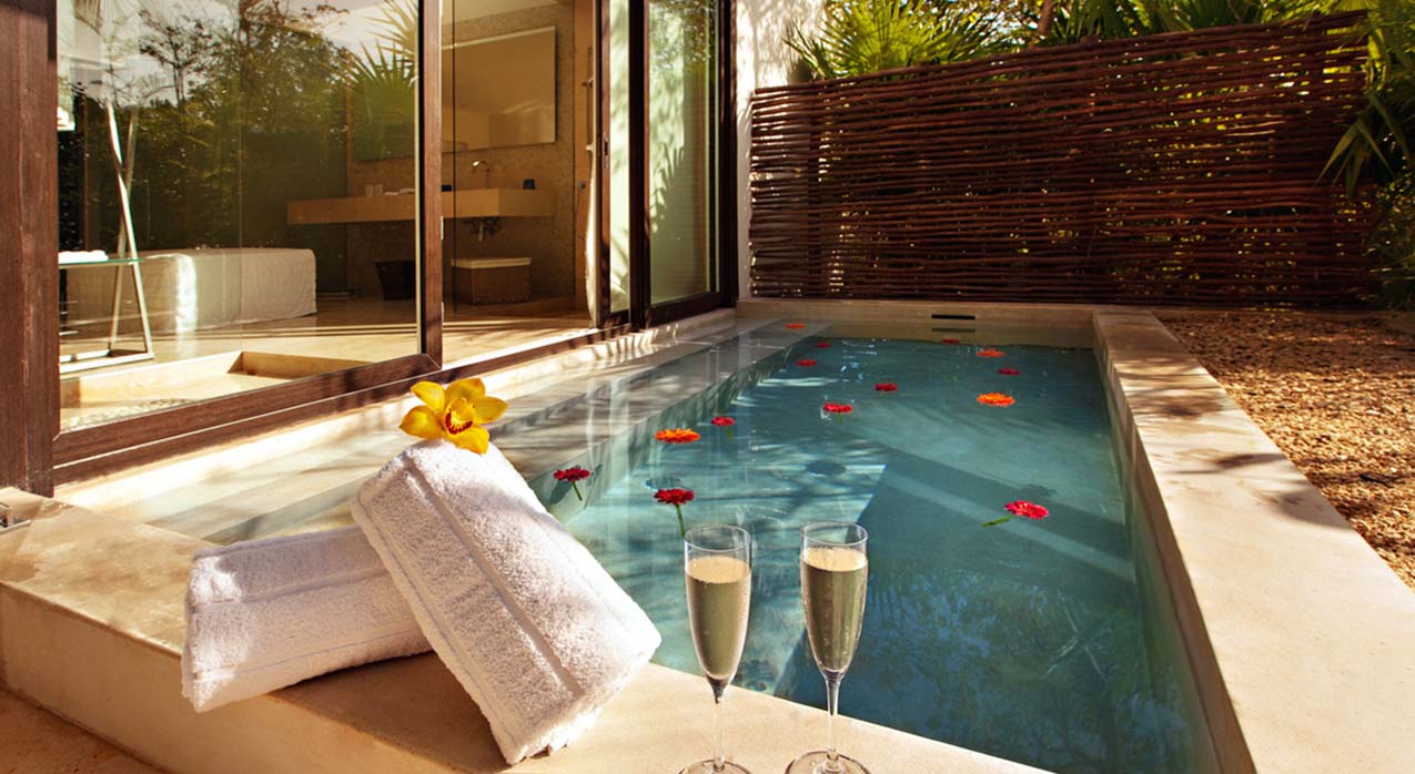 Blue Diamond Suite Private Pool Area